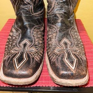 Men’s Corral Vintage . Size (11D) Distressed Design Boots. Absolutely Beautiful